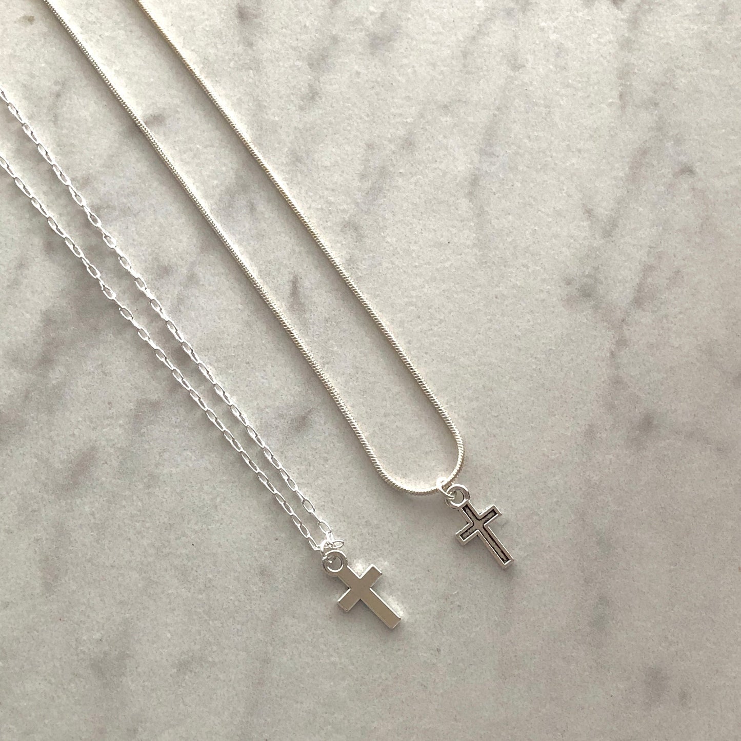 Cross pendant necklace