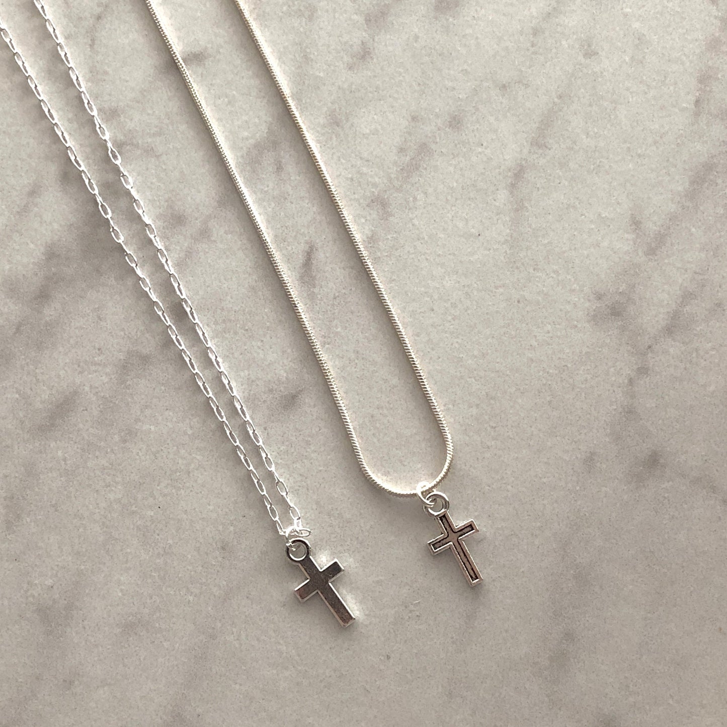 Cross pendant necklace